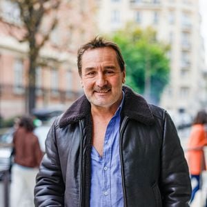 Exclusif - Gilles Lellouche arrive pour la promotion de son dernier film "Chien 51" dans les studios de NRJ pour l'émission de radio sur Camille Combal sur NRJ à Paris, France, le 13 octobre 2025. © Julien Sarkissian/Bestimage