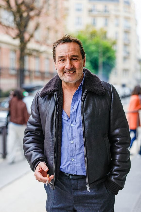 Exclusif - Gilles Lellouche arrive pour la promotion de son dernier film "Chien 51" dans les studios de NRJ pour l'émission de radio sur Camille Combal sur NRJ à Paris, France, le 13 octobre 2025. © Julien Sarkissian/Bestimage