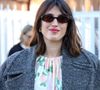 Ce nouveau projet prolonge l’univers de sa marque Rouje et célèbre l’art de vivre parisien.

Jeanne Damas aux arrivées au défilé Stella McCartney Collection Femme Prêt-à-Porter Automne/Hiver 2026-2027 lors de la Fashion Week de Paris (PFW) au Grand Manège Jean Caucanas, à Paris, France, le 4 mars 2026. © Denis Guignebourg/Bestimage