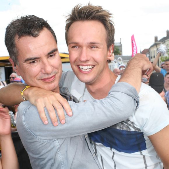 Cyril Féraud et Laurent Luyat partagent de forts liens d'amitié.

Laurent Luyat, Cyril Féraud - L'émission phare de l’avant-étape, le "Village Départ" achève son dernier Tour à Chantilly.  
JLPPA / Bestimage