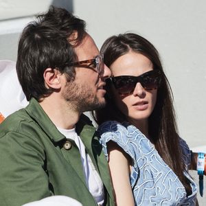 Vianney et sa femme Catherine Robert - Célébrités dans les tribunes des Internationaux de France de tennis de Roland Garros 2024 à Paris le 7 juin 2024.  © Jacovides-Moreau/Bestimage