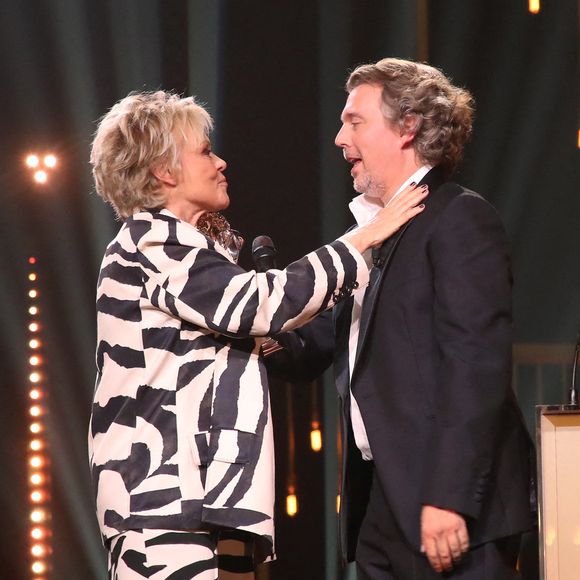 Muriel Robin qui reçoit un Molière d'honneur et Alex Vizorek - 37ème Nuit des Molières aux Folies Bergère à Paris, France, le 04 Mai 2026.

© Bertrand Rindoff / Bestimage