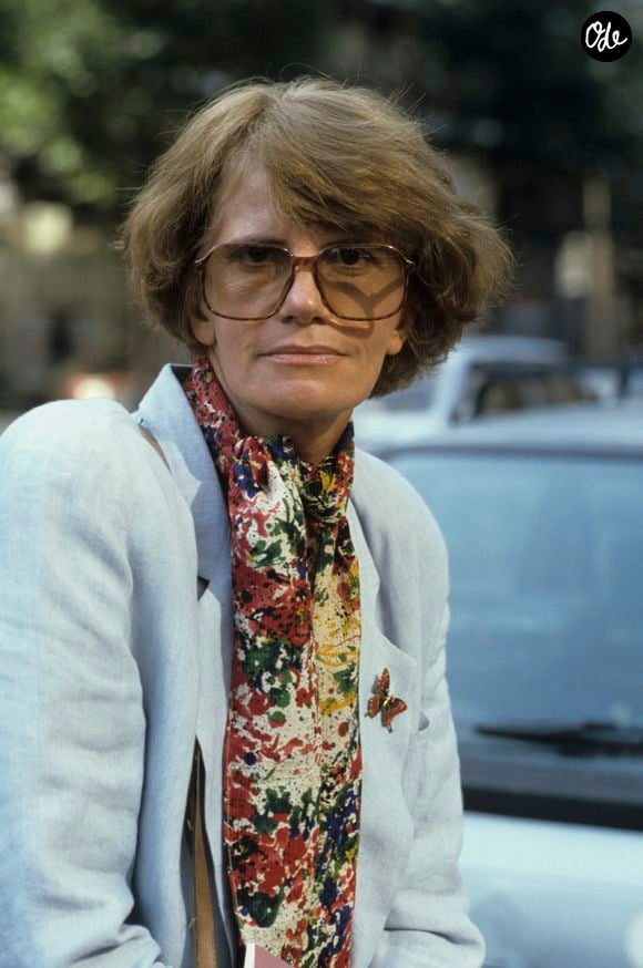 No Web - Archive - Nadine Trintignant. En France, à Paris, portrait de Nadine TRINTIGNANT à l'occasion de la conférence de presse de son feuilleton QUI C'EST CE GARCON | 00552970