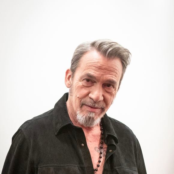 Exclusif - Florent Pagny en backstage de l'enregistrement de l'émission "Serge Lama, le dernier rappel" présentée par F. Bollaert, diffusée le vendredi 21 novembre 2025 sur France 3 à 21h10, au théâtre Marigny à Paris, France, le 29 avril 2025. © Clovis-Moreau/Bestimage