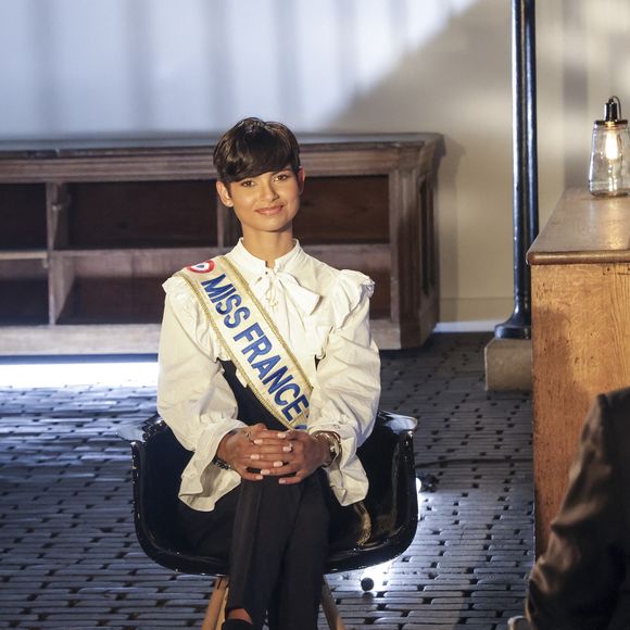 Exclusif - Eve Gilles - Enregistrement de l'émission "Animaux Stars", présentée par B.Montiel et diffusée le 7 décembre sur Animaux TV. Le 23 septembre 2024
© Jack Tribeca / Bestimage