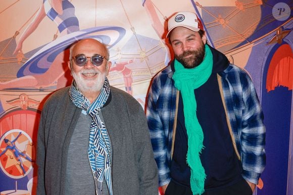 Dans un entretien accordé à "TV Grandes Chaînes" en juillet 2025, l'acteur des "Bronzé"s s'était confié avec humour et lucidité sur sa vie de famille. "Je suis meilleur grand-père au cinéma que dans la vie"

Gérard Jugnot et son fils Arthur Jugnot à Paris, France le 18 octobre 2025. Photo par David Boyer/ABACAPRESS.COM