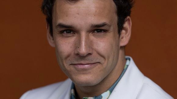 A cause de sa situation, Théo Curin face à "un gouffre financier' : l'animateur de Slam détaille son quotidien à part