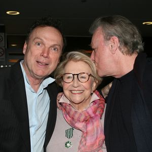 Julien Lepers, Vline Buggy et Herbert Léonard - 40 ans après la disparation de Claude François, sa parolière Vline Buggy reçoit les insignes de chevalier des Arts et Lettres des mains d'H. Aufray au sein de la Sacem à Paris le 9 avril 2018. Photo par JLPPA / Bestimage