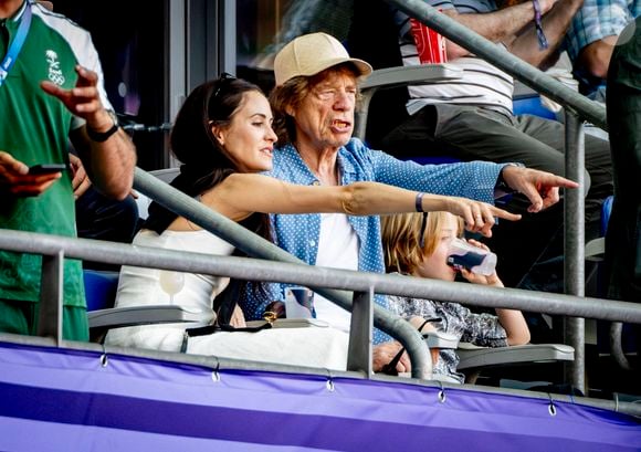 Et de compléter : "J'ai été élevée dans l'idée que la famille passe avant tout. Je n'ai pas été triste d'arrêter le ballet. Et je reste dans cet univers, avec mes livres et mes chorégraphies". 

Mick Jagger, Melanie Hamrick et son fils Deveraux, Athlétisme au Stade de France dans le cadre des Jeux olympiques d'été 2024, Jour 15 à Paris, France, 10 août 2024. (Dana Press / Bestimage).