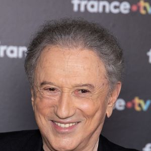 Michel Drucker assiste à la conférence de presse de France TV le 04 septembre 2024 à Paris, France. Photo par Nasser Berzane/ABACAPRESS.COM