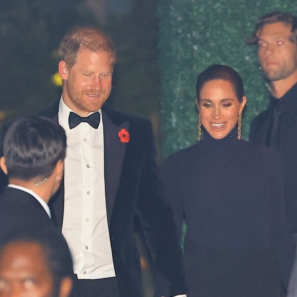 Le prince Harry et Meghan Markle quittant la soirée d'anniversaire de Kris Jenner à Beverly Hills, dans la maison de Jeff Bezos, le 8 novembre 2025. © Backgrid USA / Bestimage