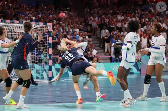 Match des équipes féminines de handball norvégienne et française lors des JO de Paris 2024 - © Laurent Sanson / Panoramic / Bestimage