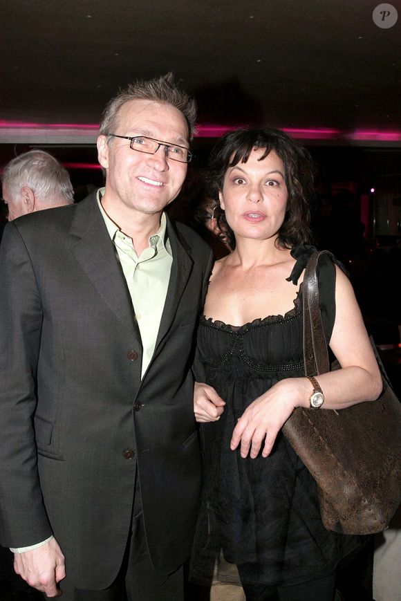 Son ami proche Laurent Ruquier lui rend hommage dans les colonnes de Paris Match.

Laurent Ruquier et Isabelle Mergault posent lors d'une soirée à l'Etoile à Paris, France, pour célébrer le lancement du DVD de la pièce 'Si C'était un Refaire'. Photo par Benoit Pinguet/Abaca