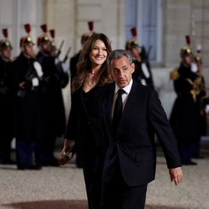 Nicolas Sarkozy et sa femme Carla Bruni-Sarkozy lors de l'accueil par le couple présidentiel français du président du Kazakhstan au palais de l'Elysée à Paris pour un dîner d'état le 5 novembre 2024.

© Dominique Jacovides / Bestimage
