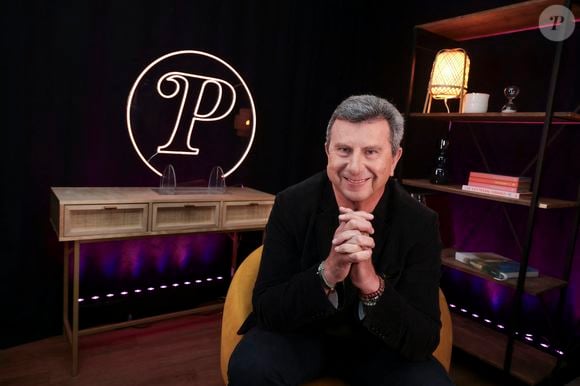 Pascal Bataille en interview pour "Purepeople", avec le format "En privé avec"
