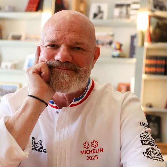 Exclusif - Le chef Philippe Etchebest dans les cuisines de son restaurant "Maison Nouvelle" à Bordeaux, le 11 avril 2025. ©Jean-Marc Lhomer/Bestimage.