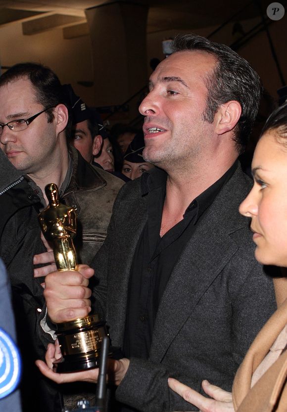Jean Dujardin rentrant de Los Angeles en 2012 avec son Oscar
©AGENCE / BESTIMAGE