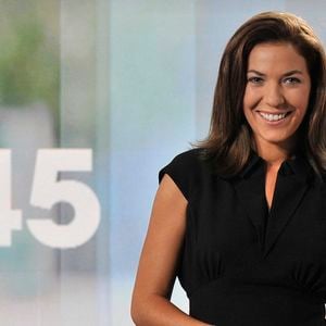 Claire Barsacq, journaliste de M6, présente le journal télévisé du soir, à Neuilly sur Seine, France, le 7 septembre 2009. Photo par Christophe Guibbaud/Abaca