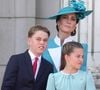 Ce rituel, considéré comme controversé par certains, suscite des débats au sein même de la famille royale.

Le prince Louis de Galles, Le prince George de Galles, Catherine (Kate) Middleton, princesse de Galles, La princesse Charlotte de Galles - Les membres de la famille royale britannique au balcon de Buckingham Palace lors de la cérémonie Trooping the Colour à Londres, le 14 juin 2025. Affecté par le crash du Boeing 787 Dreamliner à Ahmedabad du 12 juin, le souverain et les officiels porteront un brassard noir en hommage aux plus de 270 victimes. Bon nombre d'elles étaient des ressortissants britanniques.
© Jams Whatling / Bestimage