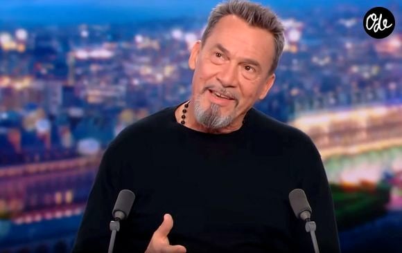 Florent Pagny, qui va beaucoup mieux, était l'invité de Gilles Bouleau aux 20 heures de TF1 le jeudi 16 novembre.
© Captute TV TF1 via Bestimage