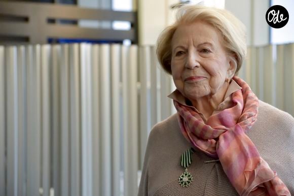 Elle avait notamment participé en 1962 à l’adaptation de Belles, belles, belles, premier grand succès de Claude François.

Vline Buggy lors de la remise des insignes de Chevalier de l'ordre des Arts et Lettres à la parolière Vline Buggy (Liliane Konyn) dans les locaux de la SACEM à Paris le 9 avril 2018.
© Giancarlo Gorassini / Bestimage