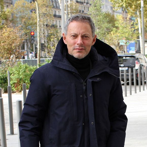 Marc-Olivier Fogiel quitte les studios de RTL à Paris le 17 octobre 2025.

© Jonathan Rebboah / Psnewz / Bestimage