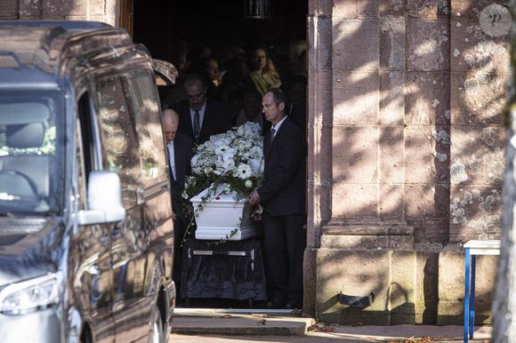 Obsèques de Lina, l'adolescente de 15 ans disparue le 23 septembre 2023, en l'Eglise Saint-Arnould de Plaine, le 25 octobre 2024. 
© Elyxandro Cegarra / Panoramic / Bestimage