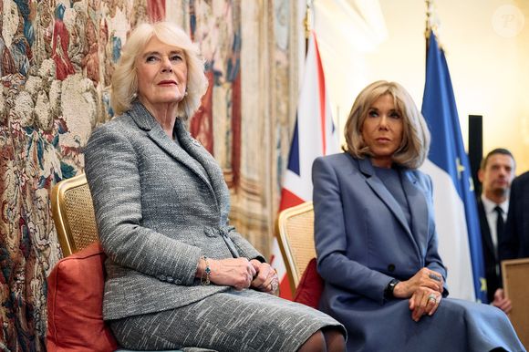 Brigitte Macron et Camilla Parker Bowles, reine consort d'Angleterre, assistent à la cérémonie de remise du prix littéraire de l'Entente à la résidence de l'ambassadeur de France à Londres, le 4 décembre 2024. 
© Julien Burton / Bestimage