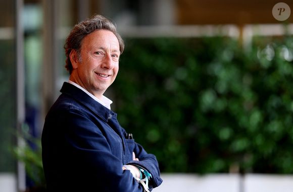 Il va débarquer chez Ici, nouveau nom de France Bleu

Stéphane Bern au village lors des Internationaux de France de Tennis de Roland Garros 2025. Paris, le 29 mai 2025.
© Moreau/Jacovides/Bestimage