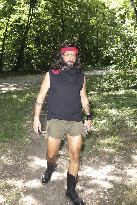 Exclusif  - Cyril Hanouna tourne la bande annonce de sa nouvelle émission "Tout Beau, Tout N9uf (TBT9)" qui arrivera à la rentrée prochaine sur W9 au Bois de Boulogne avec Valérie Bénaïm et Raymond Aabou, Paris le 20 juin 2025. © Jack Tribeca / Bestimage