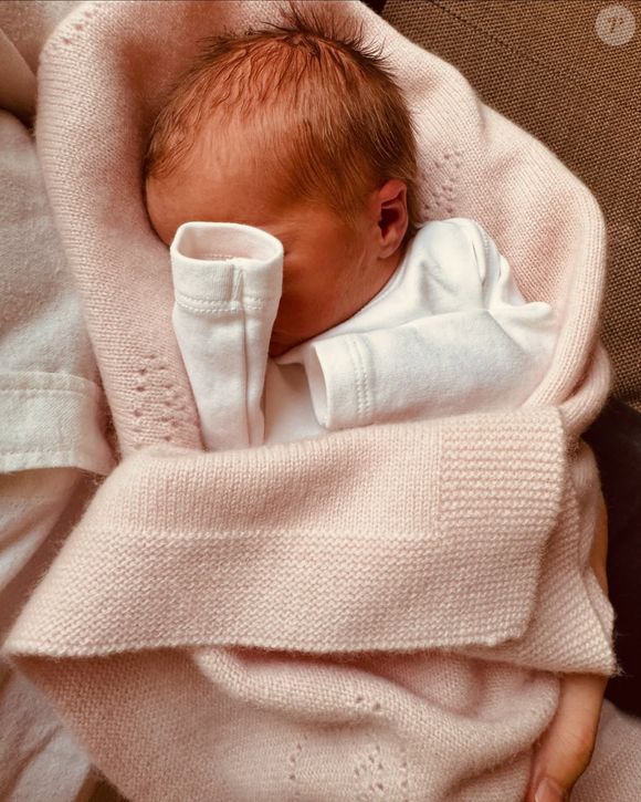 La petite fille qui pèse 1,9 kilo s'appelle Athena

Beatrice d'York et son mari Edoardo Mapelli Mozzi ont accueilli leur deuxième enfant, une petite fille prénommée Athena née prématurément le 22 janvier 2025.