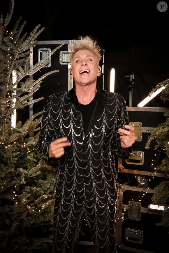 Plastic Bertrand, en backstage de l’émission "La grande soirée du 31 décembre de Paris" diffusée sur France 2 sur les Champs-Elysées à Paris, France, le 31 décembre 2024.  © Clovis-Tribeca/Bestimage