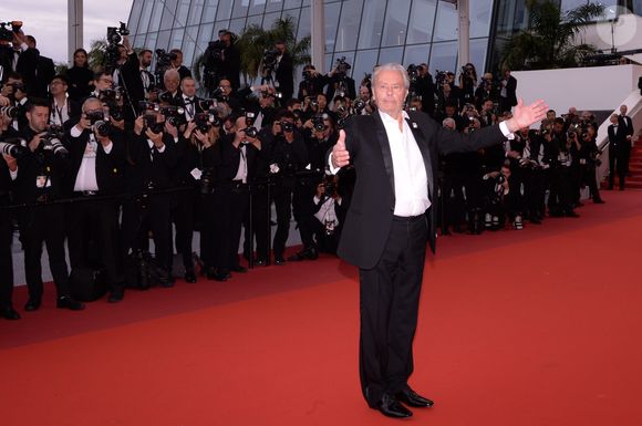 Alain Delon (Palme d'Or d'Honneur du 72ème festival de Cannes) - Montée des marches du film "A Hidden Life" lors du 72ème Festival International du Film de Cannes. Le 19 mai 2019. © Rachid Bellak/ Bestimage