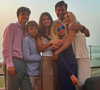 La petite tribu a finalement pris ses quartiers à Lacanau pour profiter du grand air.

Elodie Gossuin et Bertrand Lacherie parents de deux paires de jumeaux : Rose et Jules ainsi que Joséphine et Léonard.