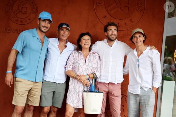 La famille Kretz (série L'Agence sur TMC et Netflix) - Célébrités au Village lors des Internationaux de France de tennis de Roland Garros 2023 à Paris le 10 juin 2023. © Jacovides-Moreau/Bestimage