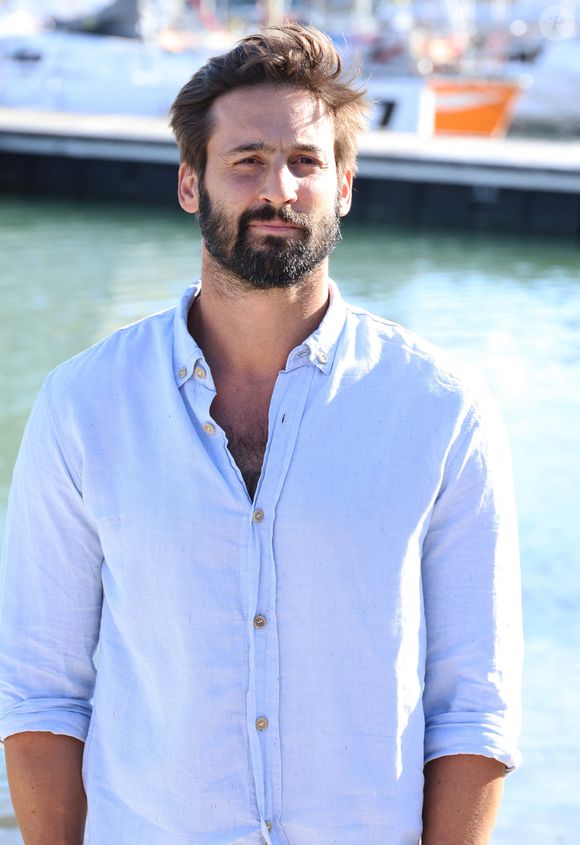Guillaume Labbé lors du photocall du film "Les yeux grands fermés" lors de la 25ème édition du Festival de la fiction de la Rochelle, France, le 14 septembre 2023. © Denis Guignebourg/BestImage