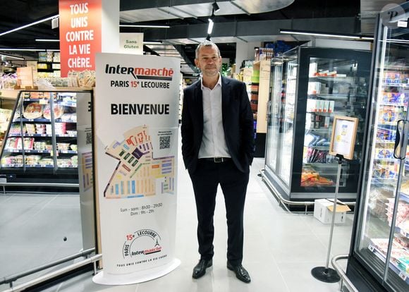 Thierry Cotillard peut également compter sur le soutien de "l’ancien chef du roi du Maroc, qui habite dans l’immeuble voisin, traverse la rue et se met aux fourneaux", comme le rapportent nos confrères.

Thierry Cotillard président du Groupement Mousquetaires visite un supermarché à Paris, France le 5 septembre 2025. Photo by Alain Apaydin/ABACAPRESS.COM