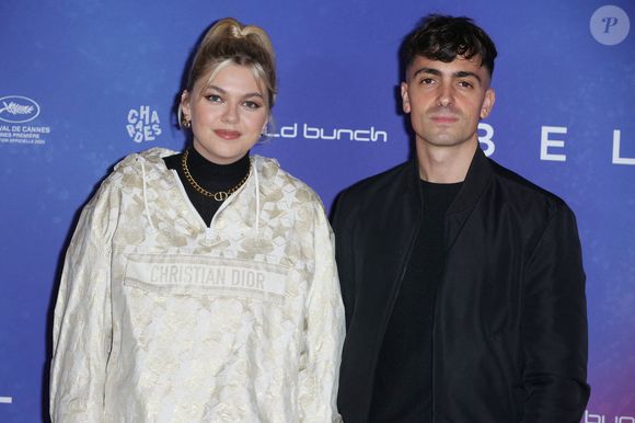 Louane et Florian Rossi assistent à Belle Première, au Grand Rex, à Paris, France, le 06 décembre 2021. Photo par Jerome Domine/ABACAPRESS.COM