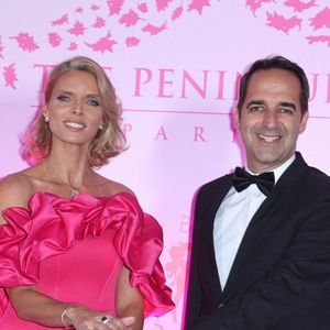 Sylvie Tellier et Vincent Pimont assistent au dîner Peninsula in Pink by Octobre Rose au profit des Bonnes Fees, à Paris, France, le 03 octobre 2024. Photo par Jerome Dominé/ABACAPRESS.COM