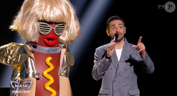 Il s'est d'abord caché sous un costume

Lady Saucisse dans Mask Singer, capture d'écran TF1