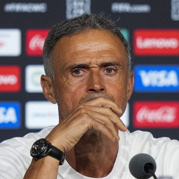 Le Paris Saint-Germain est en deuil...

Luis HENRIQUE Entraîneur du PSG lors de l'interview du PSG à Atlanta, Géorgie, USA. Photo par Hugo Pfeiffer/Icon Sport/ABACAPRESS.COM