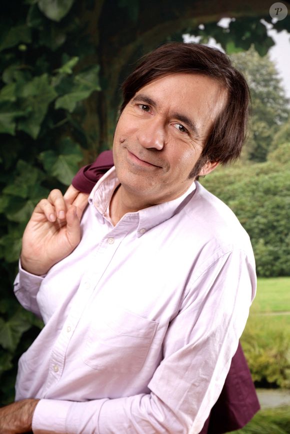 Thierry Samitier pose lors d'une séance studio à Paris, France, en juin 2016. Photo par VIM/ABACAPRESS.COM
