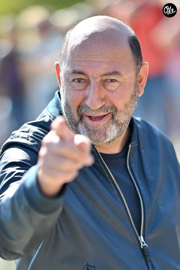 Kad Merad posant lors de la séance photo de « BELPHEGOR » dans le cadre du 27e Festival de fiction de La Rochelle, le 17 septembre 2025 à La Rochelle, en France. Photo de Franck Castel/ABACAPRESS.COM