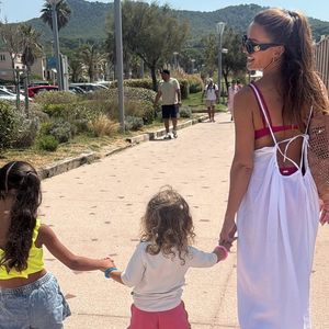 Vitaa passe ses vacances en famille, en compagnie de sa petite dernière, Noa, âgée de trois ans. Compte Instagram de Vitaa / Publication du 11 août 2025