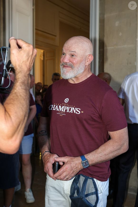 Les joueurs de l'UBB fêtent le titre dans les rue de Bordeaux juste avant d'être reçus à la Mairie de Bordeaux par son Maire, Thomas Cazenave. Le Chef Philippe Etchebest - L'Union Bordeaux-Bègles célèbre sa deuxième étoile à Bordeaux après avoir remporté sa deuxième finale consécutive de Champions Cup face à Leinster le 24 mai 2026.
© Jean-Marc Lhomer/Bestimage