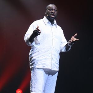 Mouss Diouf se produit en direct lors d'un show case au Théâtre du Gymnase à Paris, France, le 23 février 2009. Photo par Denis Guignebourg/ABACAPRESS.COM