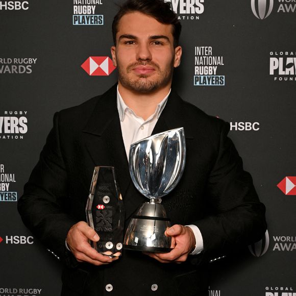 Une blessure qu’Antoine Dupont s’est fait lors d’un match du XV de France

Antoine Dupont durant la cérémonie des World Rugby Awards 2024 à la salle des Etoiles à Monaco, le 24 novembre 2024. © Bruno Bebert/Bestimage