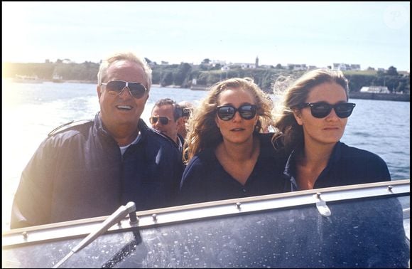 Jean-Marie Le Pen et ses filles Marine et Marie-Caroline en bateau à la Trinité sur Mer, en 1987.