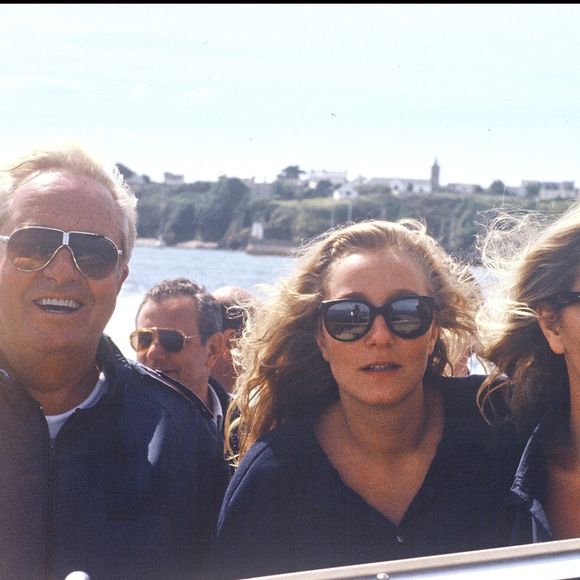 Jean-Marie Le Pen et ses filles Marine et Marie-Caroline en bateau à la Trinité sur Mer, en 1987.