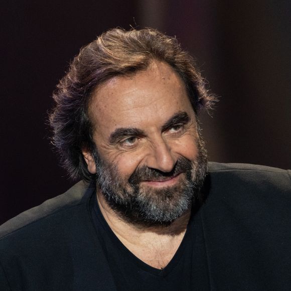 Exclusif - André Manoukian lors de l'enregistrement de l'émission "La Boîte à secrets", présentée par F.Bollaert et diffusée le 16 janvier 2026 sur France 3, dans les studios du Lendit à Saint-Denis, France, le 16 décembre 2025. © Cyril Moreau/Bestimage